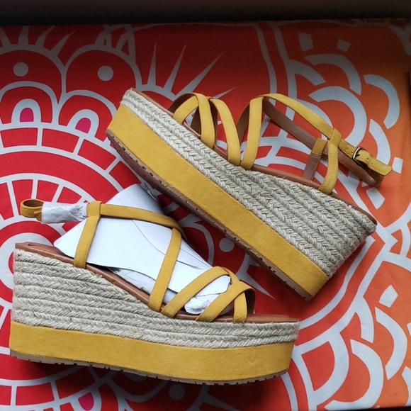 NIB Yellow Zodiac Yolanda wedge sandal - Picture 2 of 12